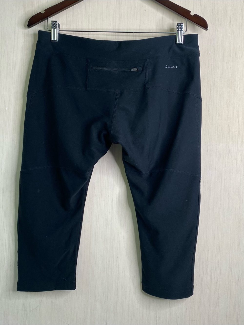 Nike Women’s Dri-Fit Running Black Cropped Performance Capris Large - Picture 2 of 5